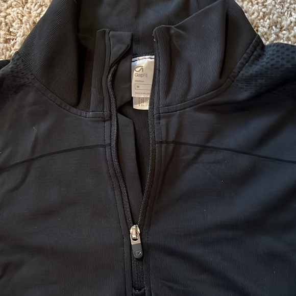 GapFit 3/4 zip black pullover - Picture 2 of 3